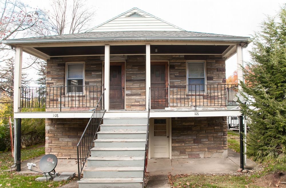 Primary Photo - 108 W Mountain Ave