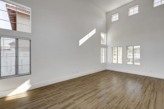 Foto del edificio - Beautiful 4-Bed, 2.5-Bath Home in Moreno Valley Ranch