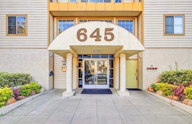 Entrada principal de Chestnut Villas - 645 Chestnut Ave