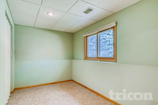 Building Photo - 2110 Helmo Ave N