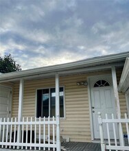 Building Photo - 32 Wellington St Building Photo - 32 Wellington St