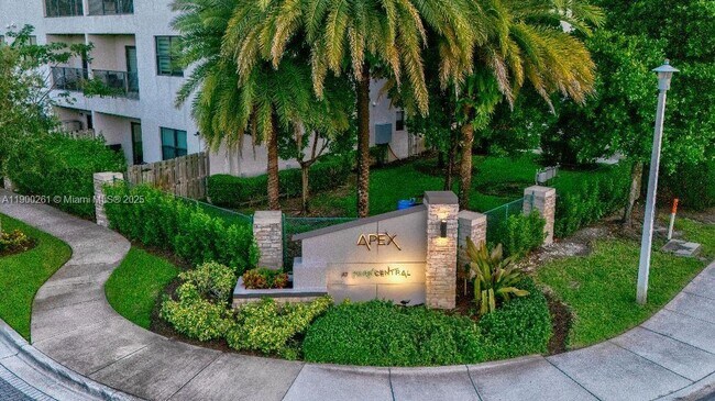 Foto del edificio - 7925 NW 104th Ave