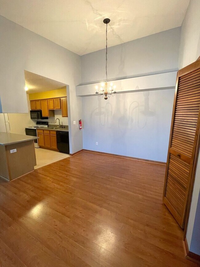 Building Photo - Two Bedroom Condo in Stadium Meadows! Flex...