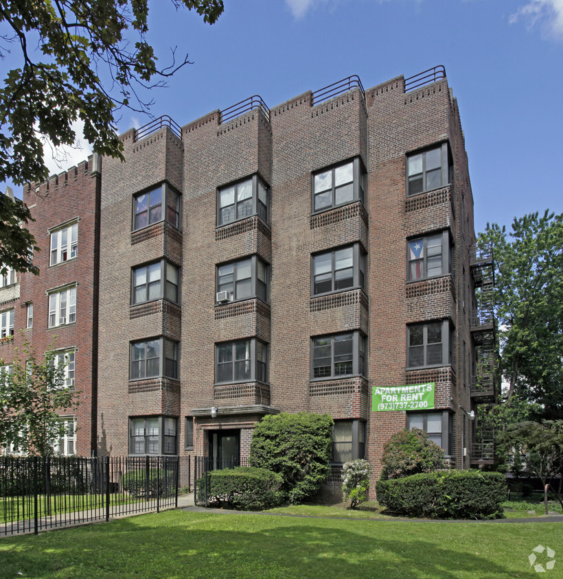 Primary Photo - Munn-Chestnut Apartment