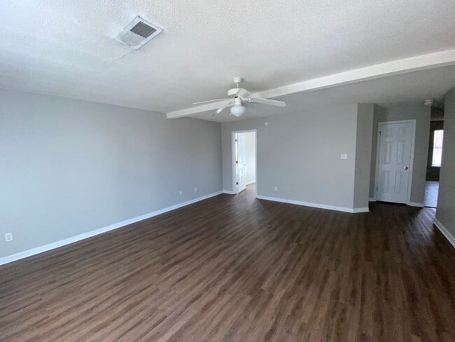 Building Photo - 4587 Northwood Hills Dr