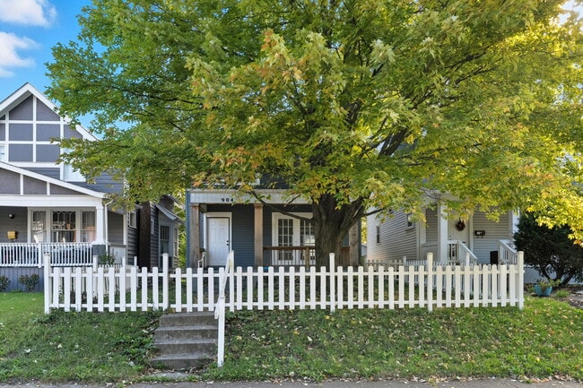 Building Photo - 904 Studer Ave