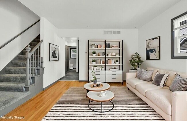 Foto del edificio - 6639 Hillside Ln