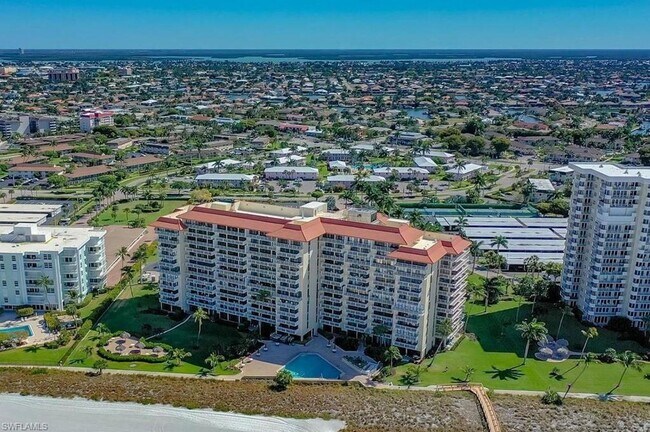 Building Photo - Only steps from the pool & the beach!!!