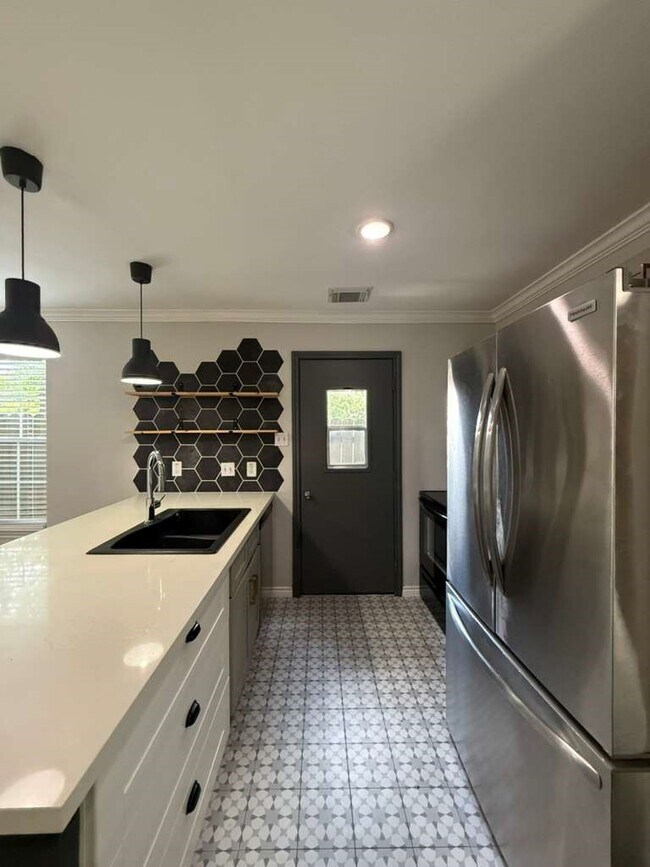Foto del edificio - 9623 Elmview Pl