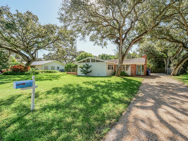 Photo - 626 Gardenia Ln House