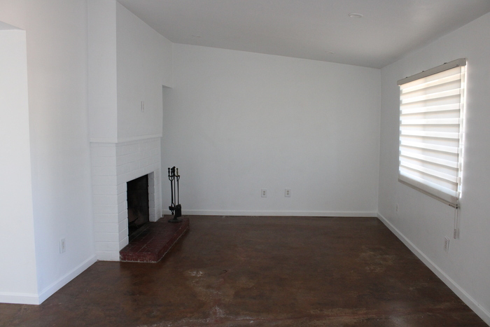 Foto principal - Three Bedroom Home Available Now!