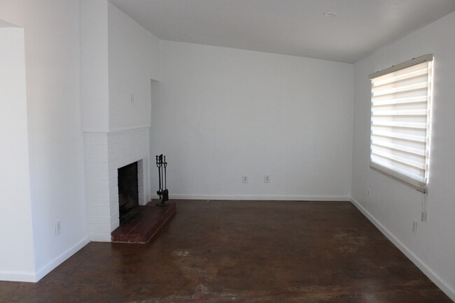 Building Photo - Three Bedroom Home Available Now!