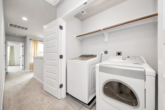 Foto del edificio - 7321 Hinsdale Dr