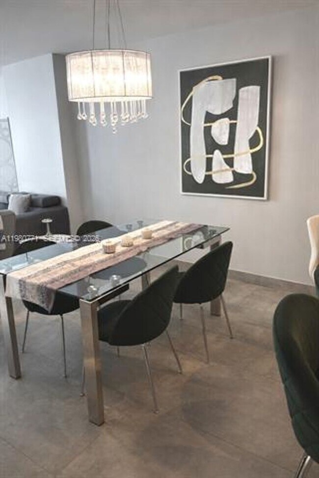 Foto del edificio - 1717 N Bayshore Dr