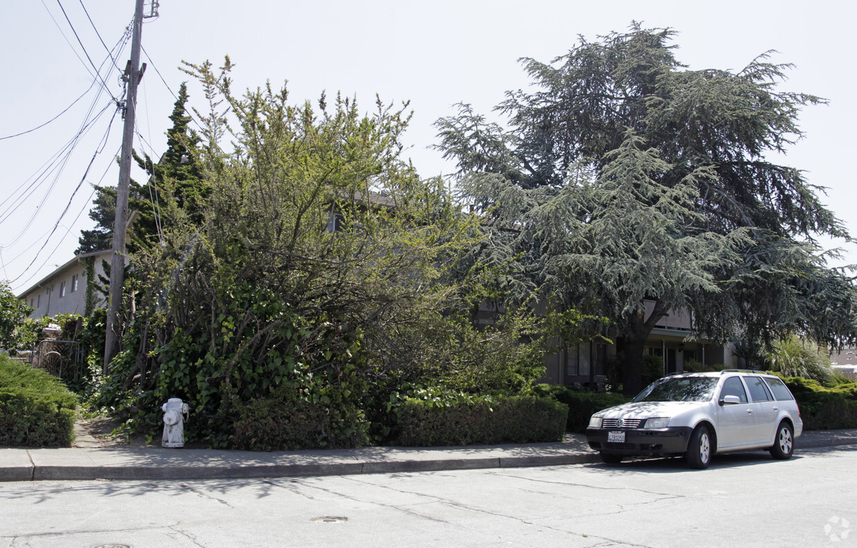 Building Photo - Don Castro Apartments