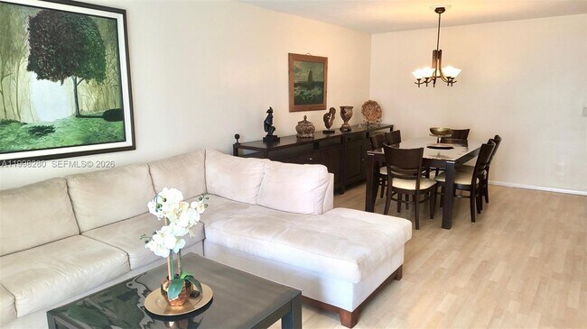 Foto del edificio - 2841 Somerset Dr