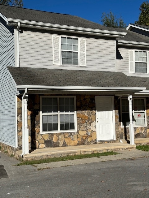 Building Photo - 45 Stratos Ln