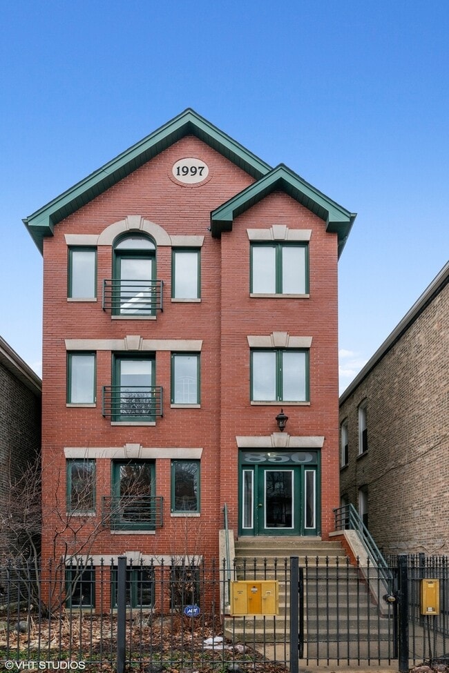 Building Photo - 850 N Wood St