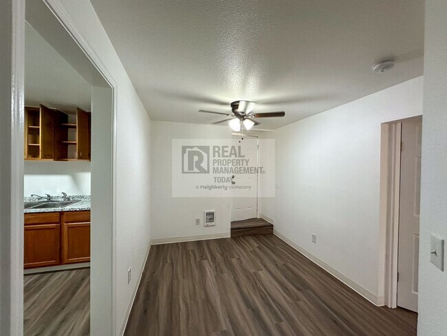 Building Photo - 2 Bedroom Apartment In Lakewood!