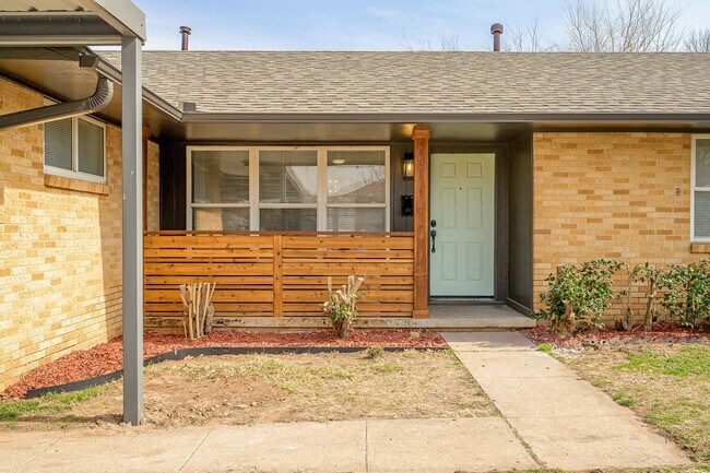 Building Photo - 6104 S Villa Ave