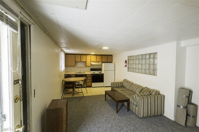 Building Photo - 921 Mary St