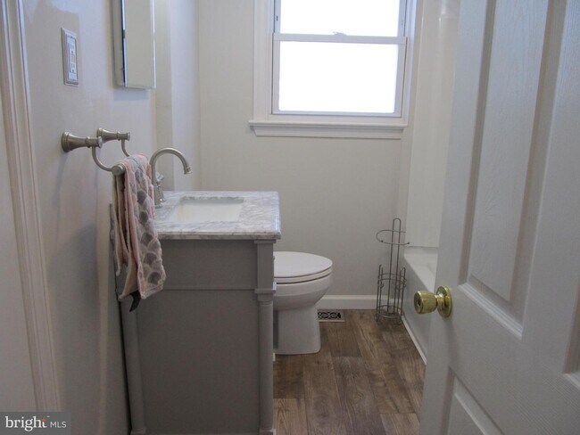 Building Photo - 332 Bailey Ave