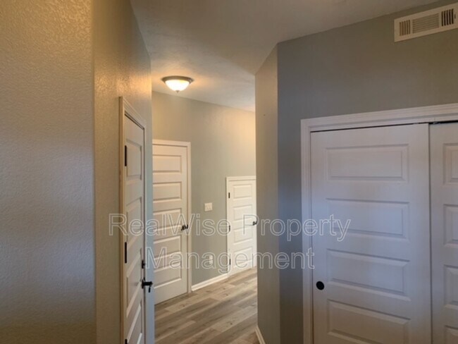 Building Photo - 1115 Catherine Way