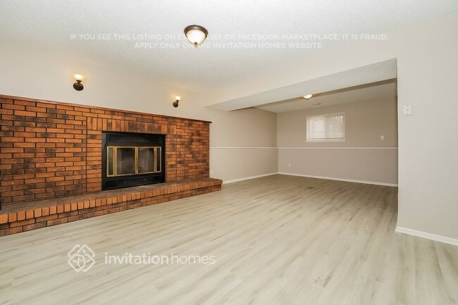 Building Photo - 647 S 6th Ave
