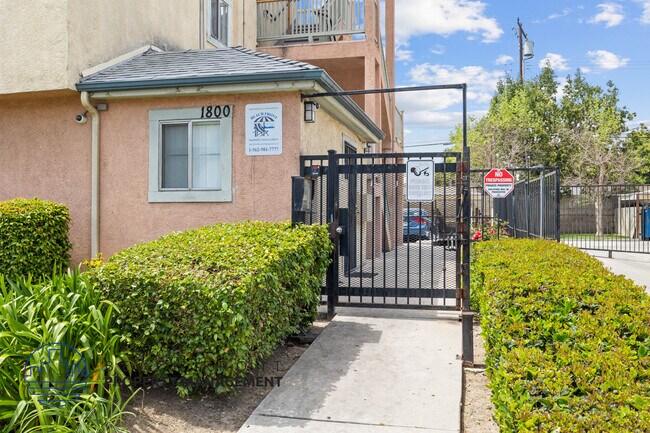 Foto del edificio - 1800 S. Broadway Ave.