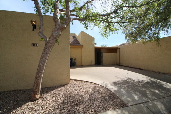 Building Photo - 2113 n squire ave, tempe az