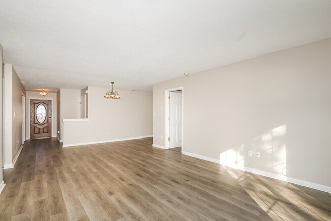 Building Photo - 6667 W Longview Dr