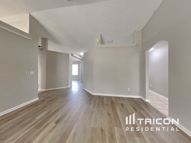 Building Photo - 3397 Westfield Dr