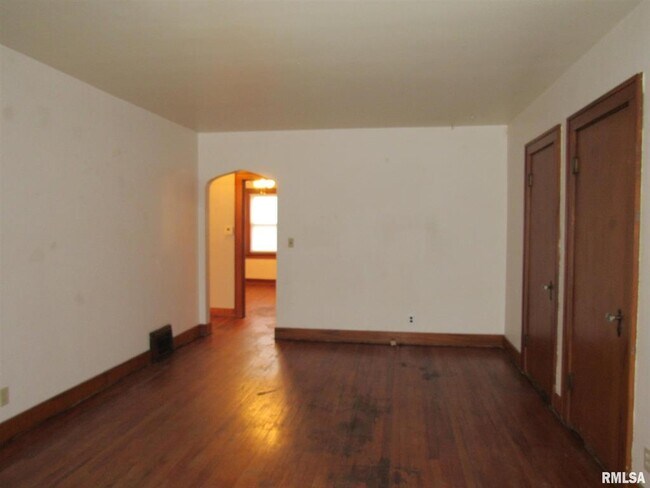 Foto del edificio - 129 N Elmwood Ave