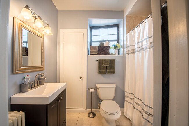 Baño - 433 Longfellow St. NW