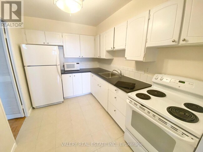 Photo du bâtiment - 10 Edgecliff Golfway