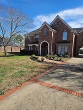 Building Photo - 1211 Lark Ln