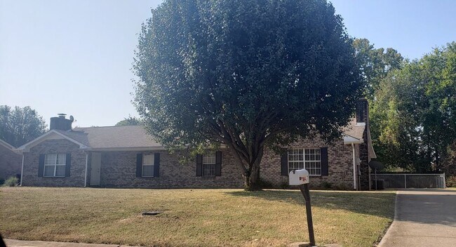 Building Photo - 417 Lilly Ln