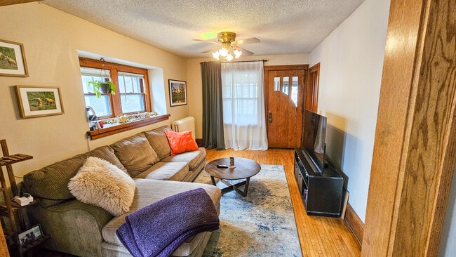 Living Room - 904 20th Ave SE