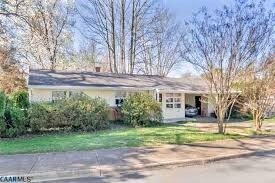 Front of House - 1400 Baker St