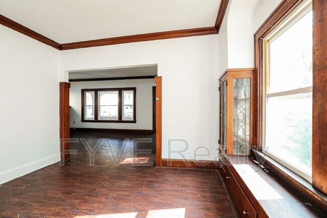 Building Photo - 15711 Grovewood Ave