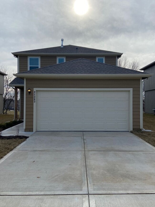 Foto del edificio - PRELEASEING NOW! NO HIDDEN FEES!! Three Bedroom | Two and a Half Bath Home in Spring Hill