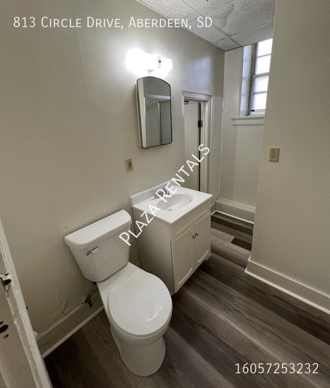 Building Photo - 19 7th Ave SE