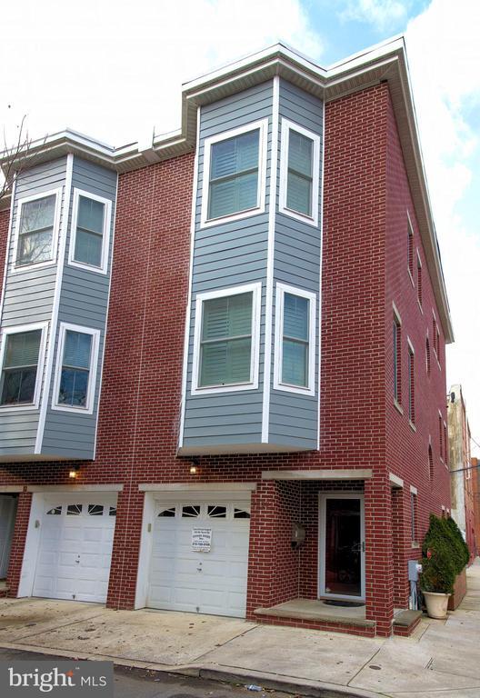 Building Photo - 1000 Dorrance St