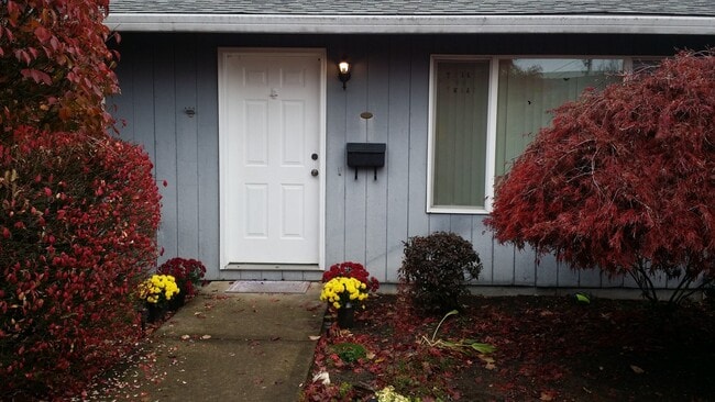 Building Photo - 619-621 Blaine