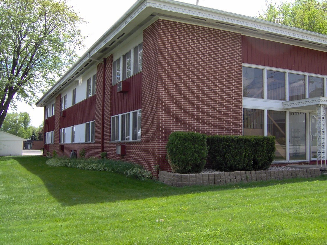 Primary Photo - 915 E Main St