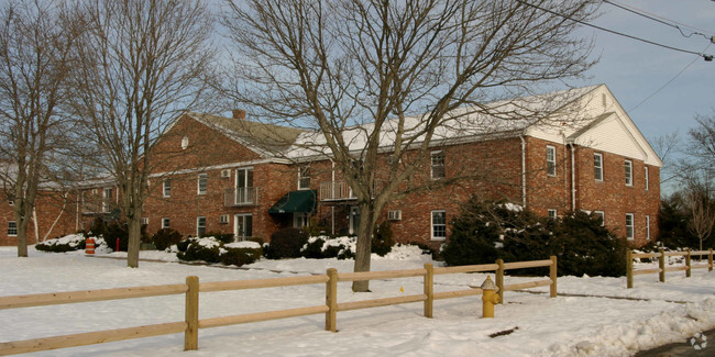 Building Photo - Abington Court Condominium