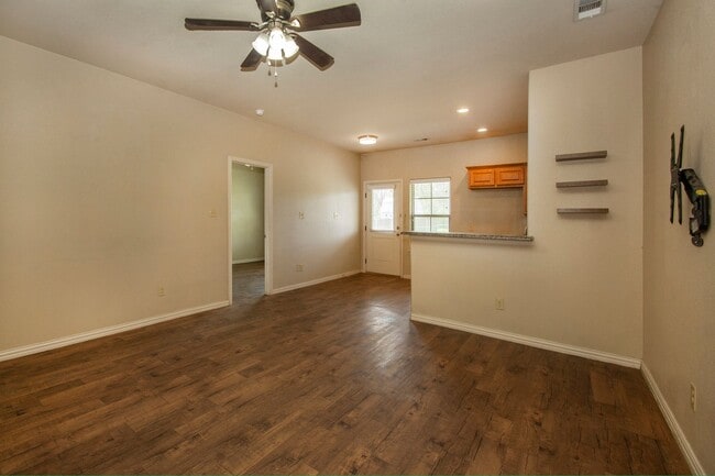 Building Photo - House for Lease in Denison