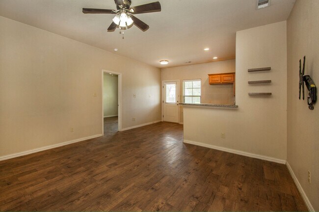 Foto del edificio - House for Lease in Denison