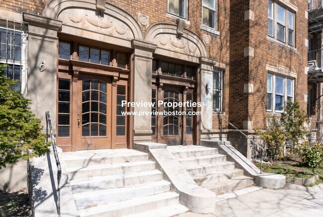 Building Photo - 2017 Commonwealth Ave