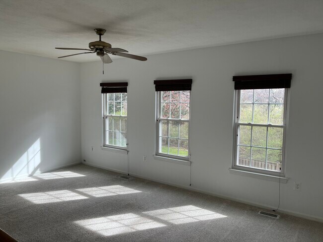 Building Photo - 5779 Heritage Hill Dr